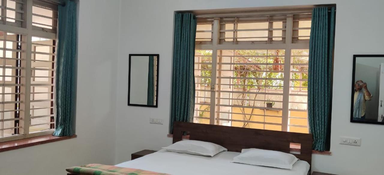 Srinekatan Heritage Villa Homestay 아흐메다바드 외부 사진