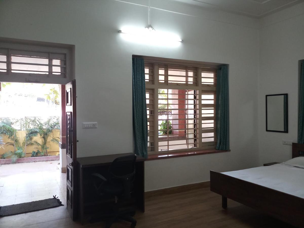Srinekatan Heritage Villa Homestay 아흐메다바드 외부 사진