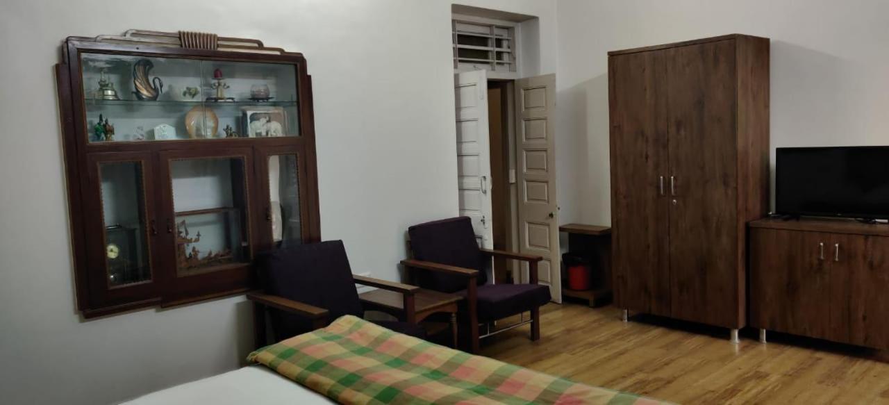 Srinekatan Heritage Villa Homestay 아흐메다바드 외부 사진