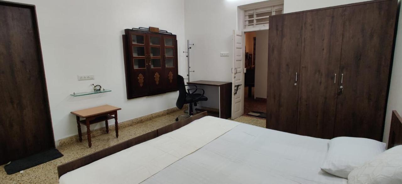 Srinekatan Heritage Villa Homestay 아흐메다바드 외부 사진