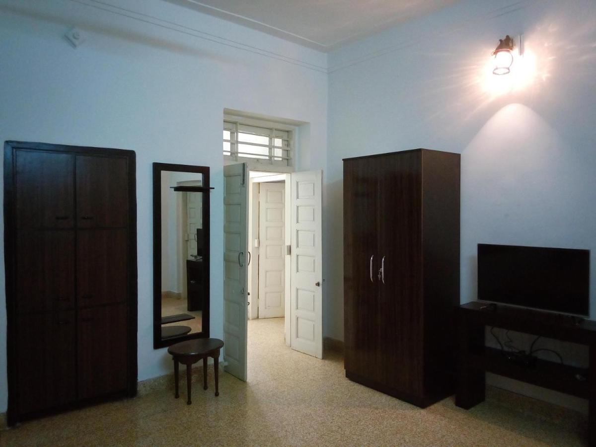 Srinekatan Heritage Villa Homestay 아흐메다바드 외부 사진